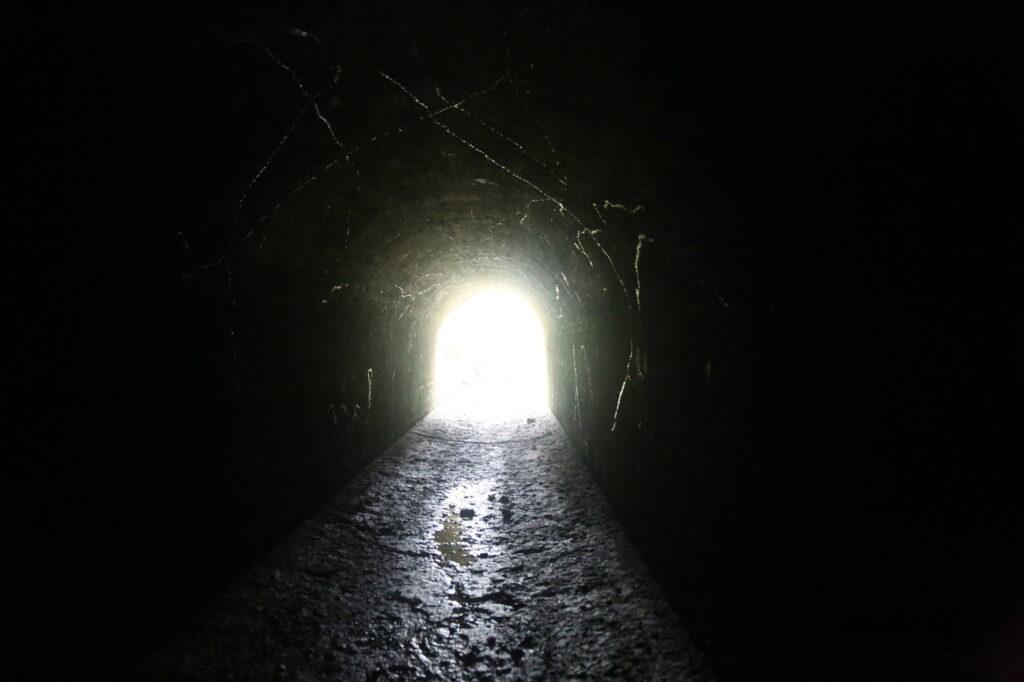 Święte miejsce – ślimaczy tunel